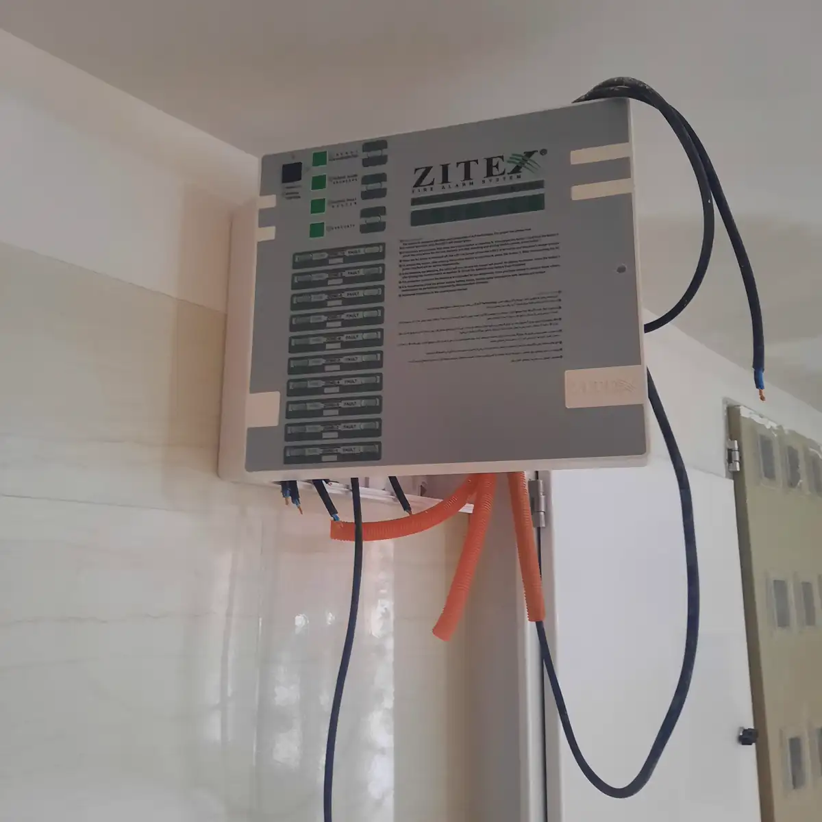 نصب پنل مرکزی، سیم‌کشی و راه‌اندازی سیستم اعلان حریق