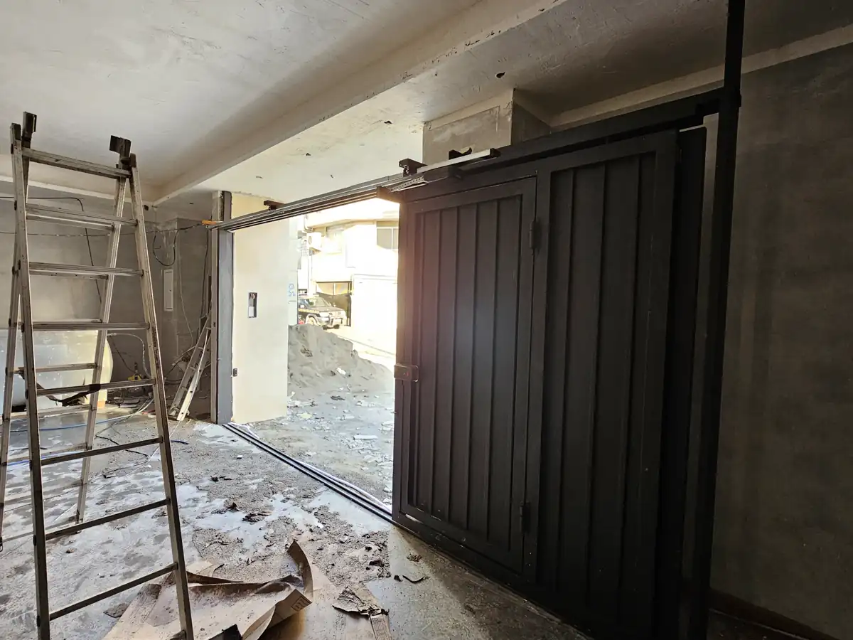 اجرای جک ریلی اتوماتیک برای درب پارکینگ