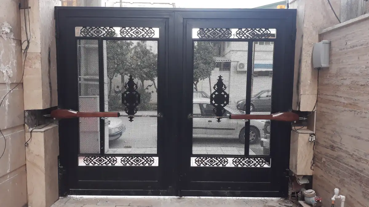 اجرای سیستم جک بازویی دو لنگه برای پارکینگ